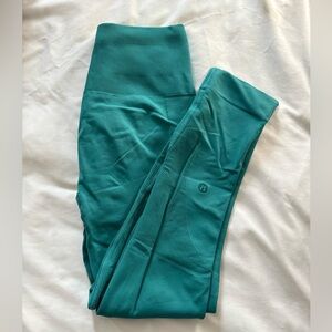 Form fitting Lululemon Leggings - Capris